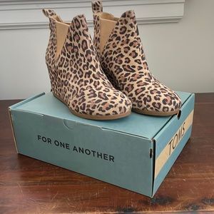 Tom’s booties, leopard print, size 7
